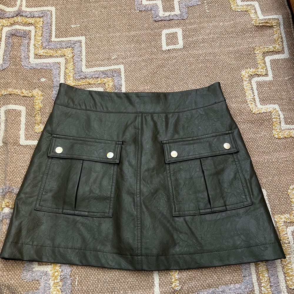 Mini skirt Camilo green color. New with tags!